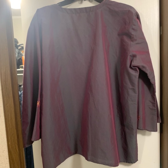 Beautiful top - Picture 3 of 4